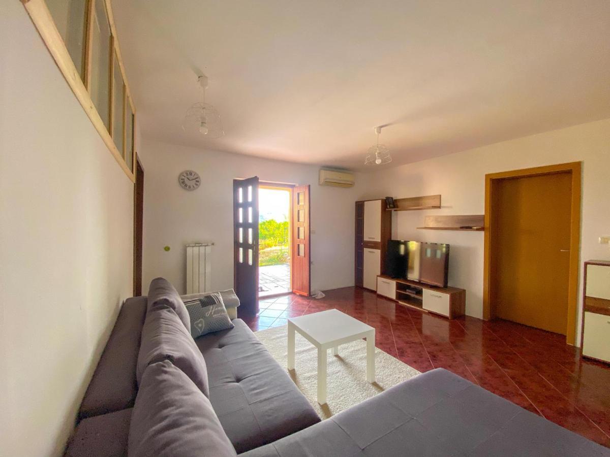 Apartment Moon Pobegi Екстер'єр фото