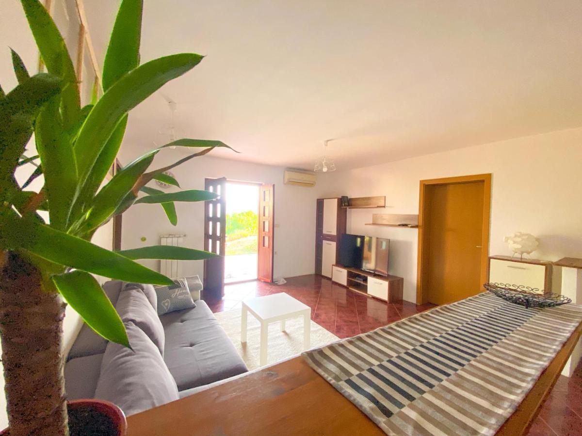 Apartment Moon Pobegi Екстер'єр фото