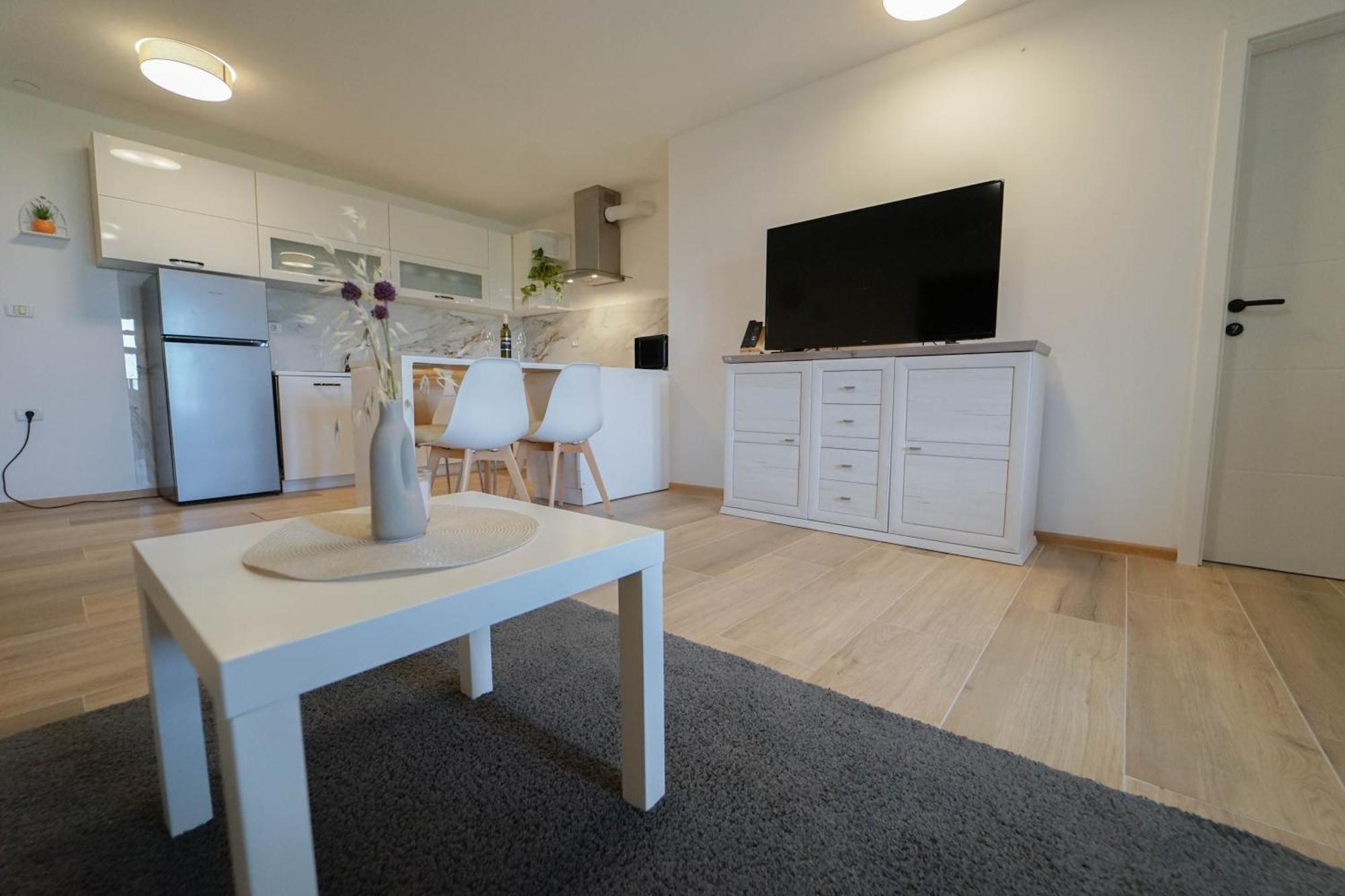 Apartment Moon Pobegi Екстер'єр фото