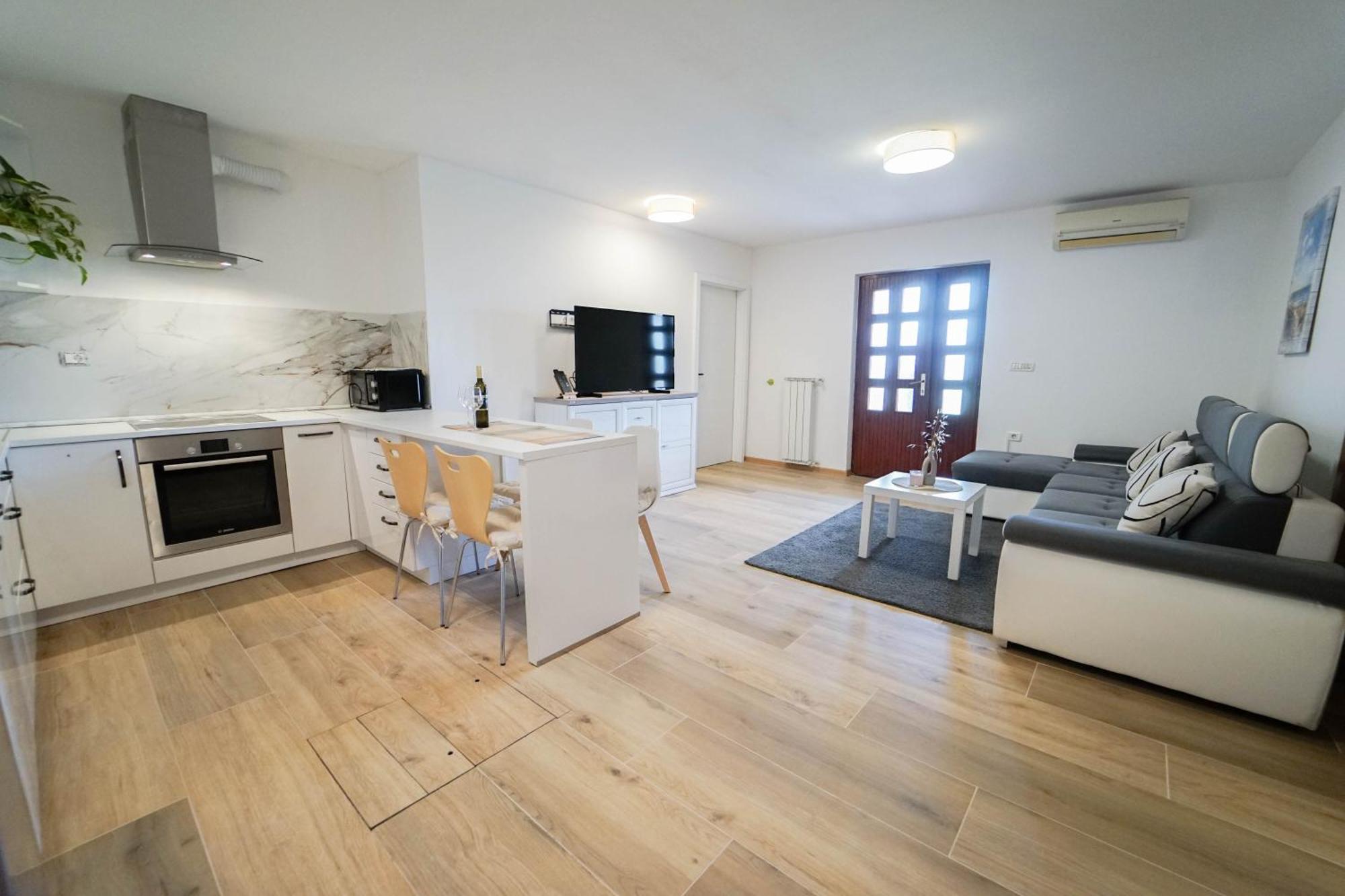 Apartment Moon Pobegi Екстер'єр фото