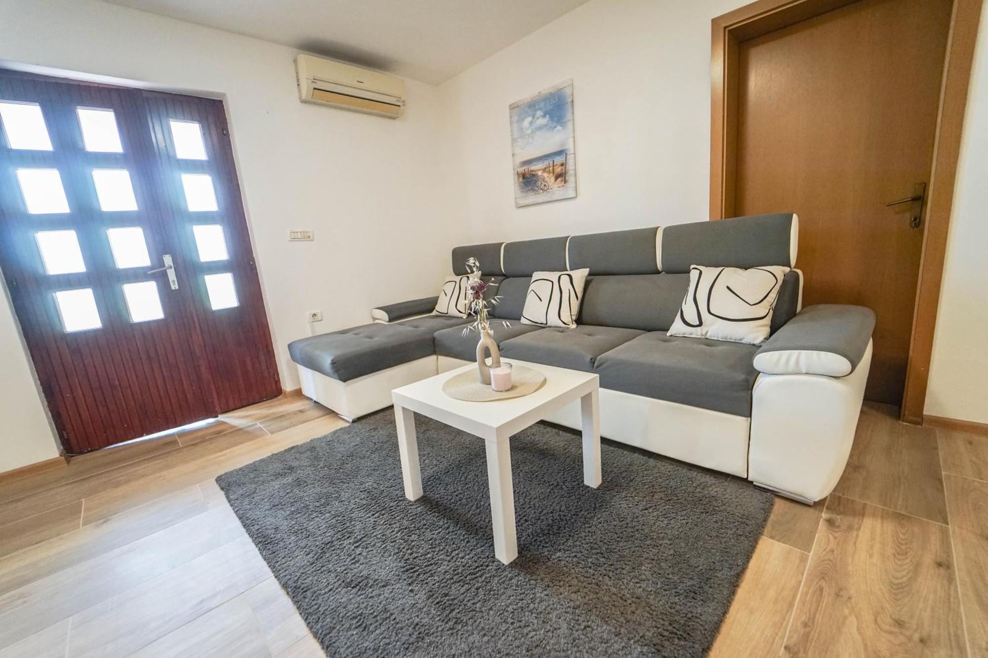 Apartment Moon Pobegi Екстер'єр фото